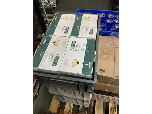 Various wineglasses - afbeelding 6 van  8