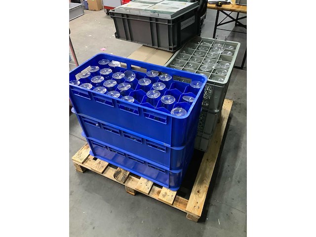 Various wineglasses - afbeelding 8 van  8