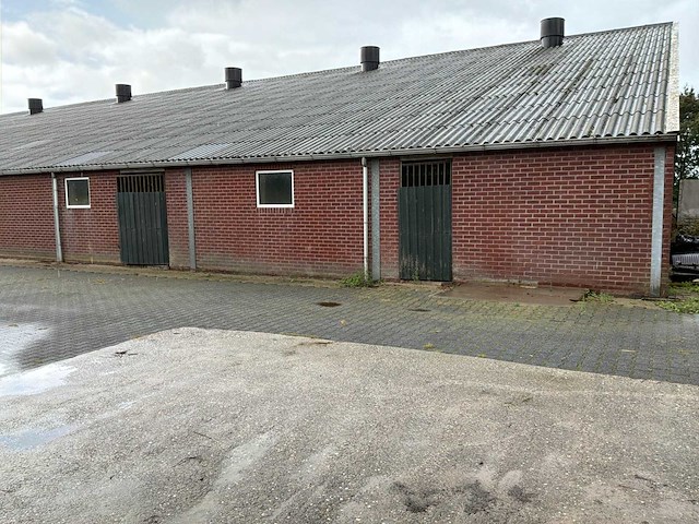 Varkensstal buitenzijde 105 x 28 meter - afbeelding 18 van  20
