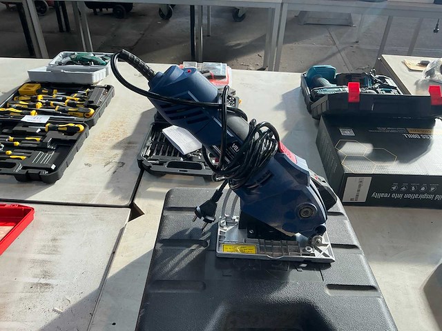 Varo var10048 handcirkelzaagmachine met lasergeleider - afbeelding 2 van  3