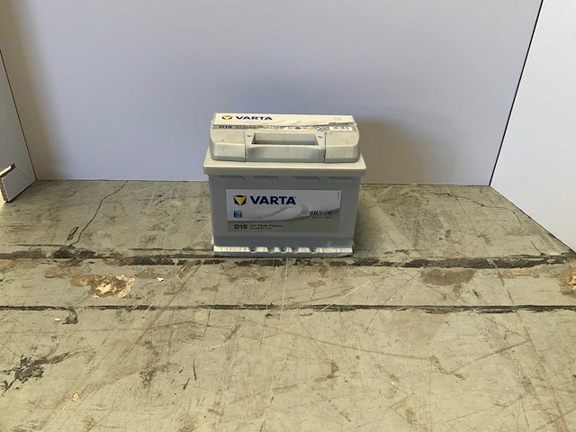 Varta - silver dynamic - 12v 63ah - accu - afbeelding 1 van  5