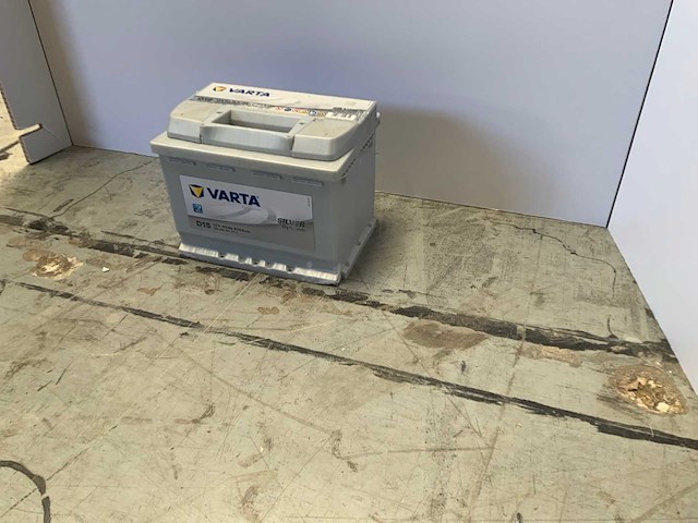Varta - silver dynamic - 12v 63ah - accu - afbeelding 2 van  5