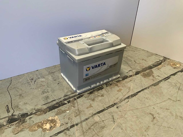 Varta - silver dynamic - 12v 63ah - accu - afbeelding 3 van  5