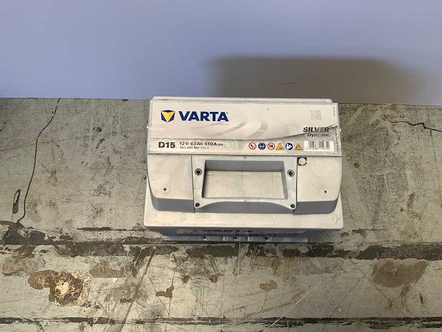 Varta - silver dynamic - 12v 63ah - accu - afbeelding 4 van  5