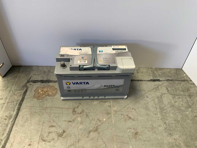 Varta - silver dynamic - 12v 80ah - accu - afbeelding 1 van  5