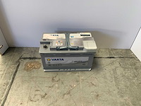 Varta - silver dynamic - 12v 80ah - accu - afbeelding 1 van  5
