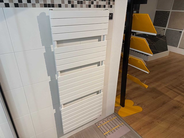 Vasco - aster - designradiator 60 x 144 cm - afbeelding 1 van  1