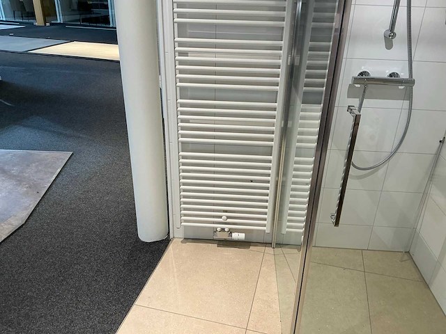 Vasco - bathline - designradiator 60 x 172 cm - afbeelding 2 van  9