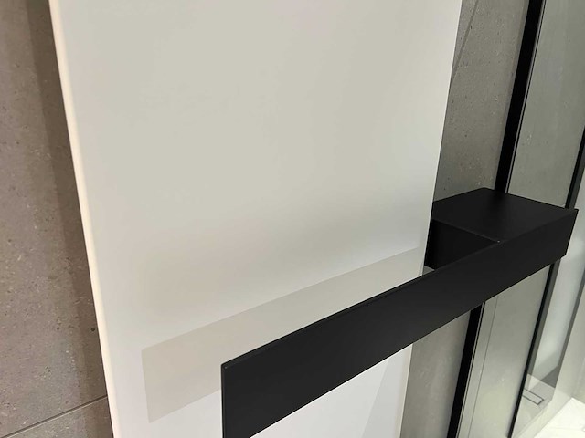 Vasco - designradiator 50 x 181 cm - afbeelding 1 van  2