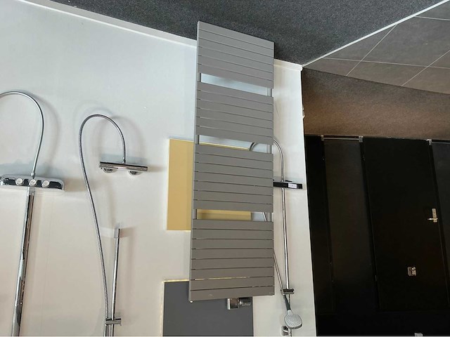 Vasco - designradiator 60 x 186 cm - afbeelding 3 van  7