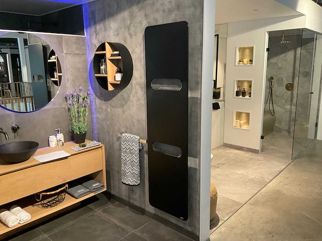 Vasco - elektrische designradiator 50 x 170 cm - afbeelding 1 van  4