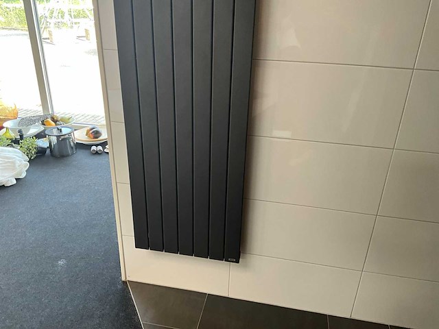 Vasco - viola - designradiator 50 x 180 cm - afbeelding 3 van  4
