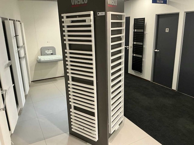 Vasco bathline bc 28/500 designradiator - afbeelding 1 van  4