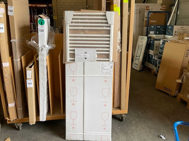 Vasco bathline designradiator 171x60 cm - afbeelding 1 van  3