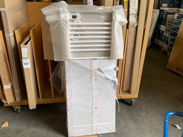 Vasco bathline designradiator elektrisch 127x50 cm - afbeelding 1 van  5