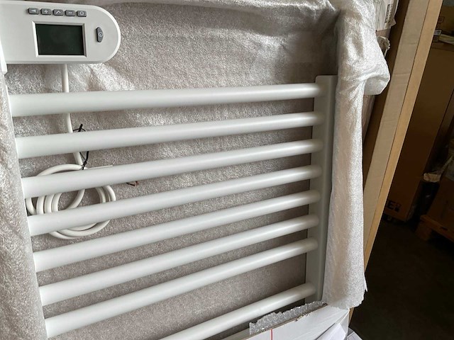 Vasco bathline designradiator elektrisch 127x50 cm - afbeelding 2 van  5
