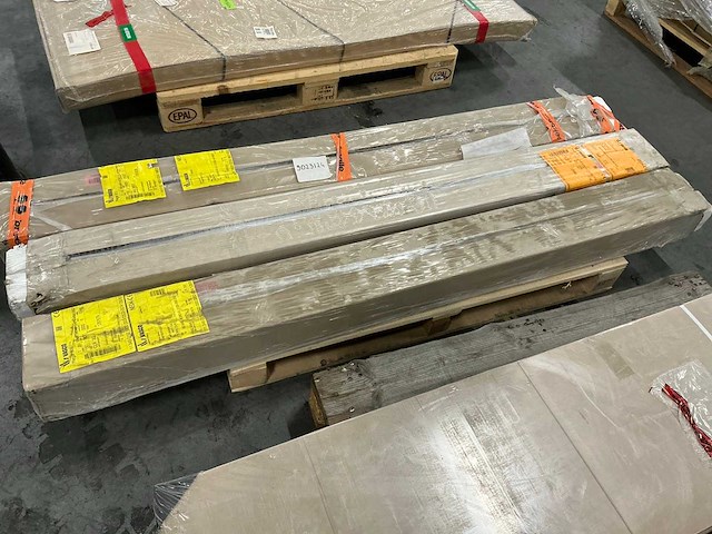 Vasco beams mono-el designradiator 150x1800mm - afbeelding 2 van  3