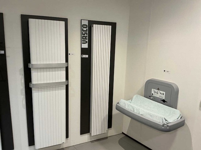 Vasco carre plus verticale designradiator - afbeelding 1 van  4