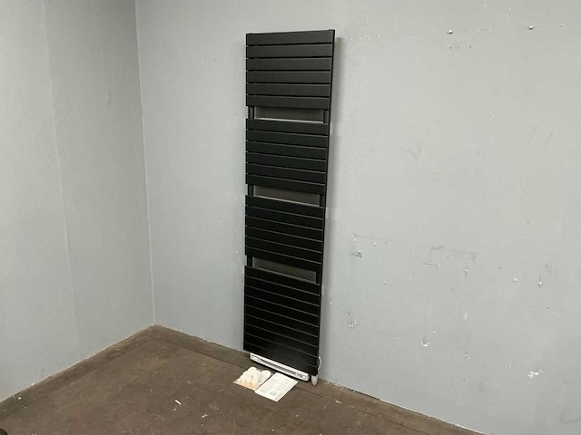 Vasco designradiator 180,5x50 cm - afbeelding 1 van  13