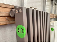 Vasco designradiator 38x181cm met handdoekhouder - afbeelding 2 van  5