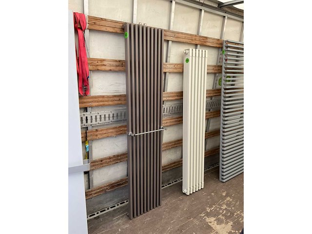 Vasco designradiator 38x181cm met handdoekhouder - afbeelding 3 van  5