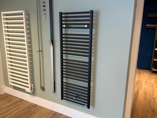 Vasco designradiator 50 x 136 cm - afbeelding 1 van  9