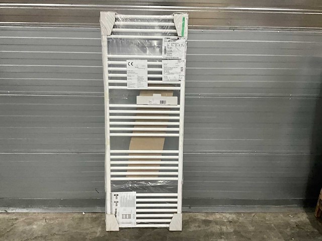 Vasco gk designradiator 600x1672 ral9016 875w (2x) - afbeelding 1 van  4