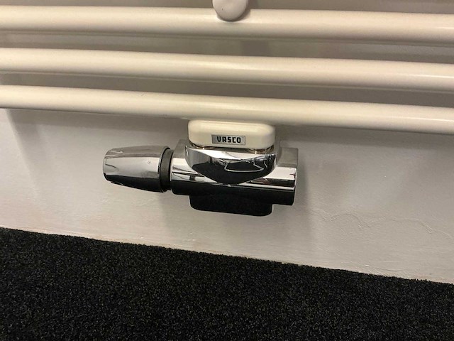 Vasco hdm 42/600 designradiator - afbeelding 3 van  4