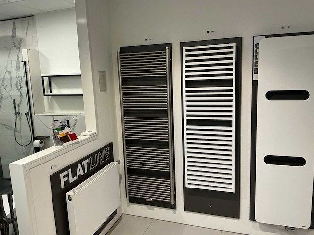 Vasco malva designradiator - afbeelding 1 van  3