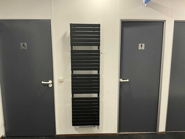 Vasco radio frequante thermostaat tbv designradiator - afbeelding 1 van  6