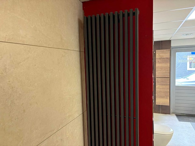 Vasco showroom designradiator - afbeelding 1 van  4