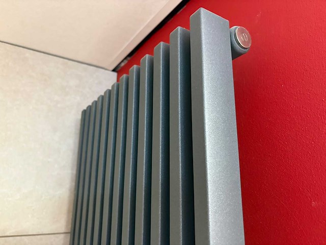 Vasco showroom designradiator - afbeelding 3 van  4