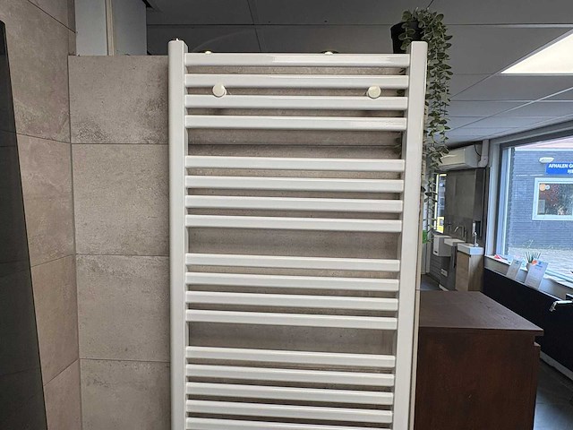Vasco showroom radiator - afbeelding 4 van  4