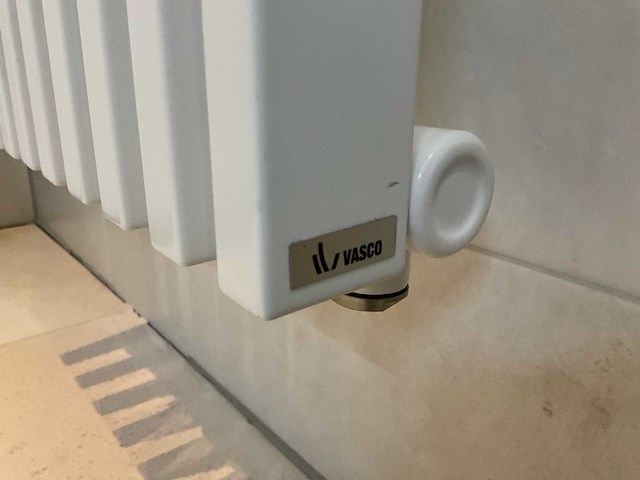 Vasco zana zv-1 verticale designradiator - afbeelding 6 van  7
