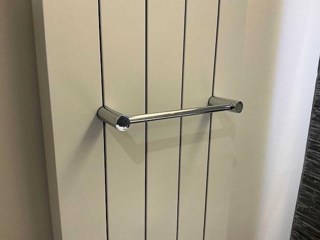 Vasco zaros verticaal designradiator - afbeelding 2 van  5