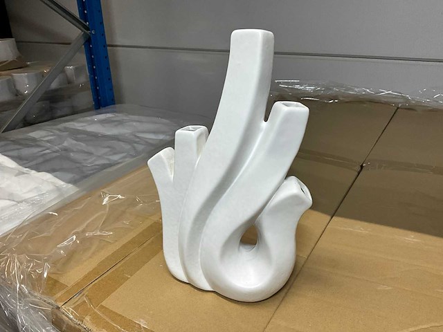 Vase dana ceramic l.16,5xw.7,3xh.24,5cm (240x) - afbeelding 1 van  3