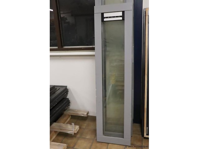 Vast raam met ventilatierooster wp07 24_500781 - afbeelding 1 van  6
