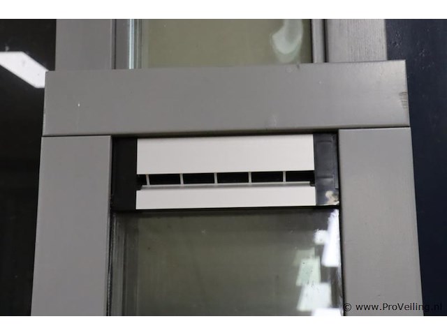 Vast raam met ventilatierooster wp07 24_500781 - afbeelding 2 van  6