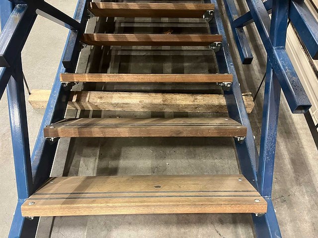 Vaste trap 3550x890mm (2x) - afbeelding 9 van  9
