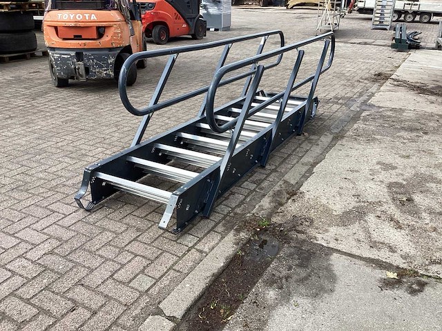 Vaste trap 360x78cm - afbeelding 3 van  6