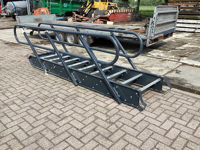 Vaste trap 360x78cm - afbeelding 4 van  6