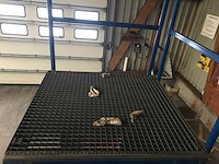 Vaste trap met bordes - afbeelding 1 van  5