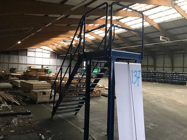 Vaste trap met bordes - afbeelding 5 van  5