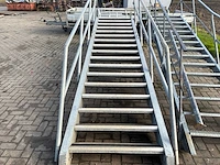 Vaste trap met bordes - afbeelding 3 van  6