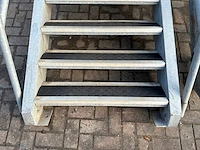Vaste trap met bordes - afbeelding 4 van  6