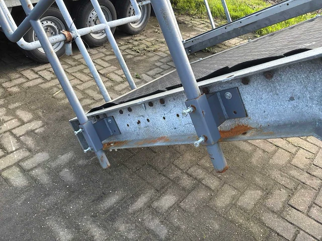 Vaste trap met bordes - afbeelding 5 van  6