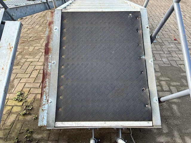 Vaste trap met bordes - afbeelding 6 van  6