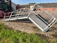 Vaste trap met bordes
