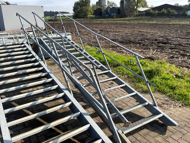 Vaste trap met bordes - afbeelding 5 van  10