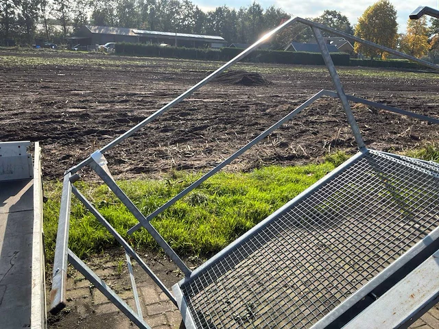 Vaste trap met bordes - afbeelding 8 van  10